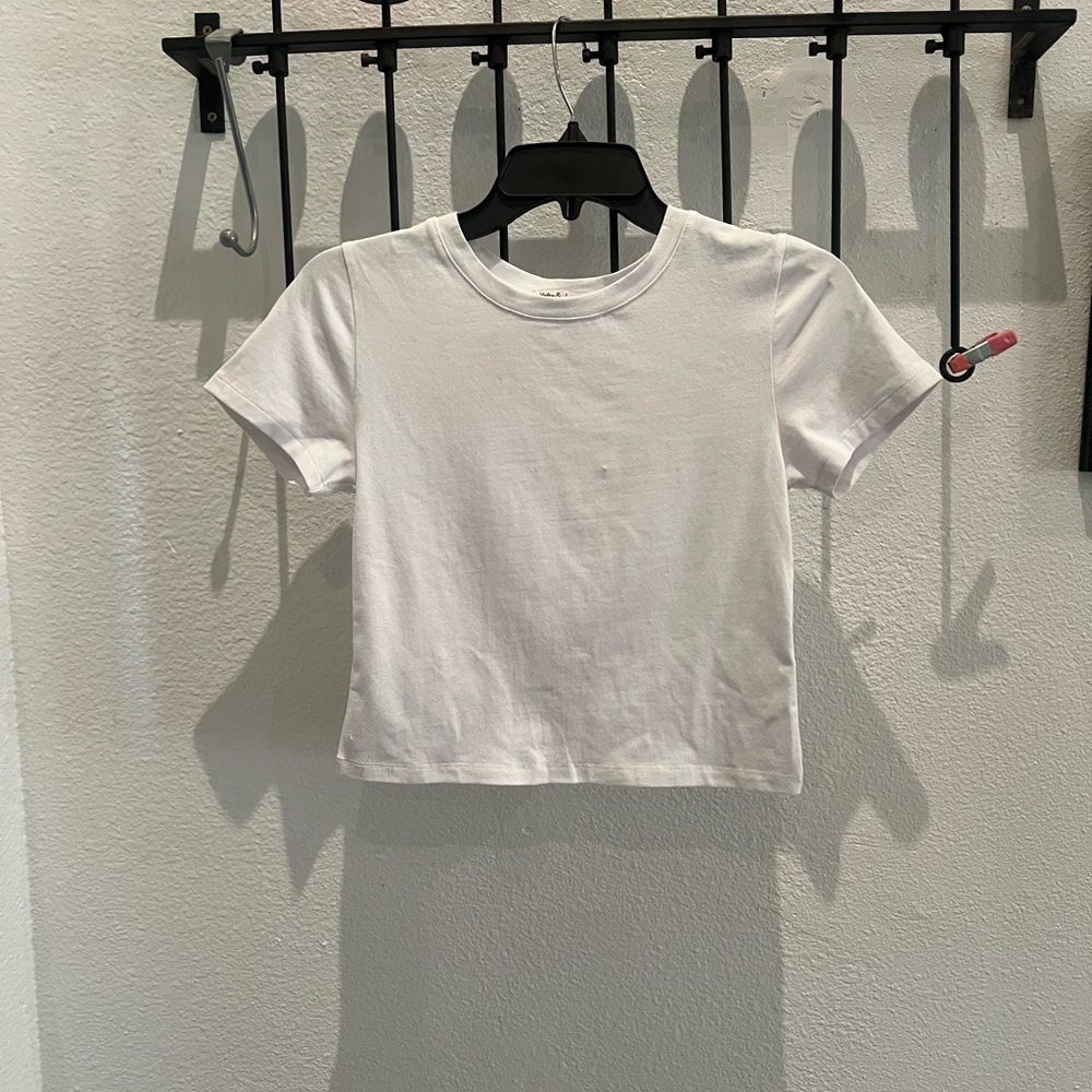 NWOT white crop top T-shirt